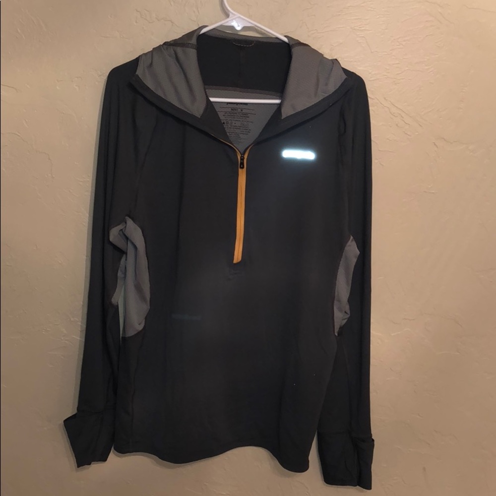 Men’s Patagonia pullover gray with hood